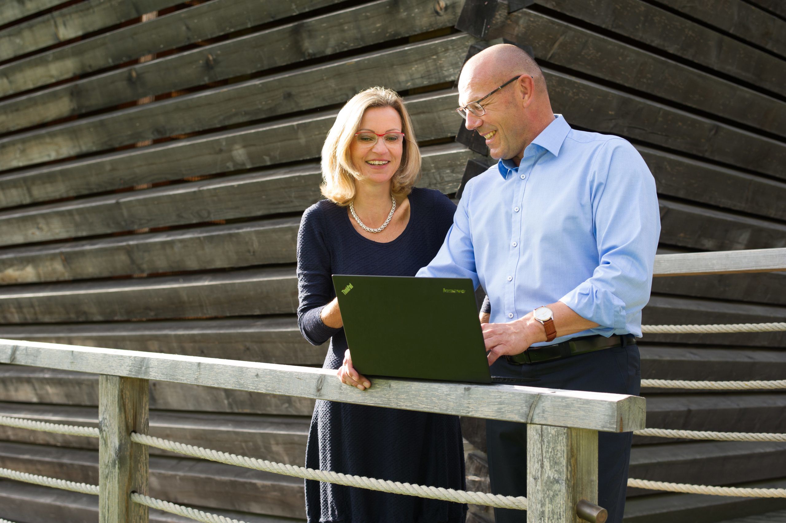 business-partners-outdoor-laptop-discussion
